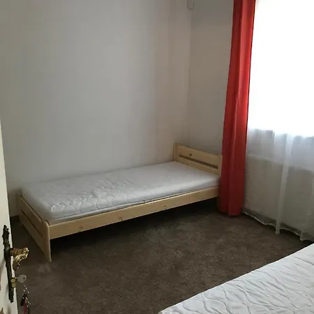 Проживание в семье Apis Dom